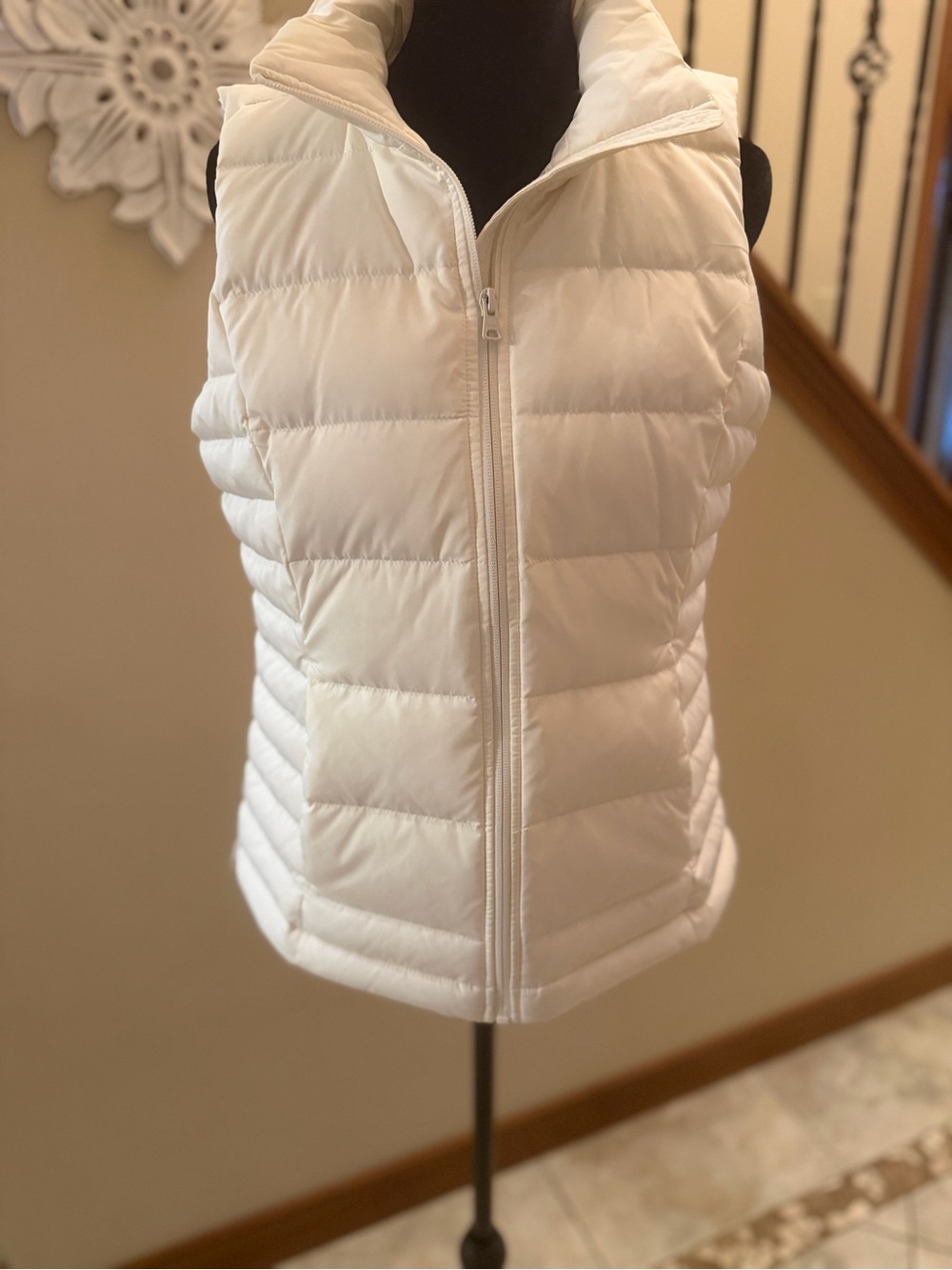 Lands’ End Women’s Puffer Vest Small 6-8 White Quilted Lightweight Full Zip - Picture 3 of 6